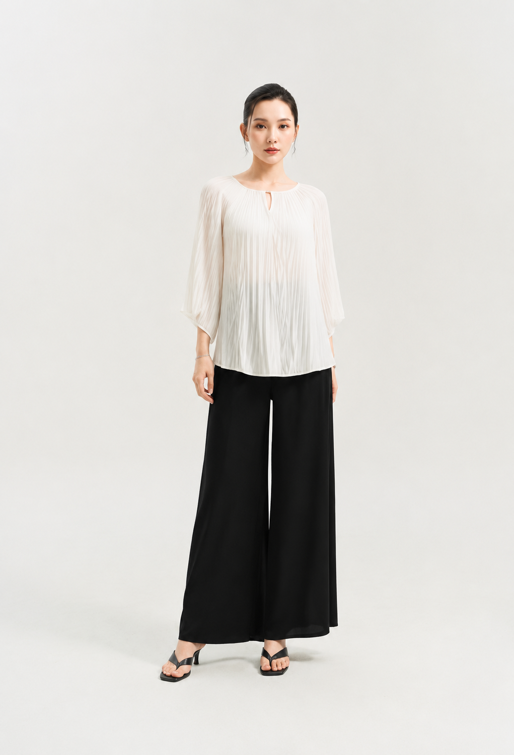 Áo blouse lụa cổ bè tay loe